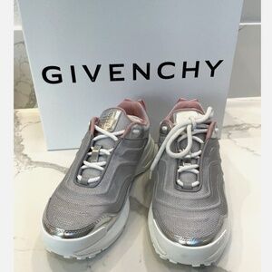Givenchy Womens Giv 1 Metallic Runner Sneakers Silver $950 (Runs Small)